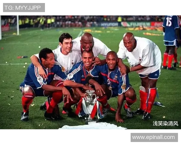 与100位足球明星亲密接触探索他们背后的故事与传奇人生 与100位足球明星亲密接触探索他们背后的故事与传奇人生