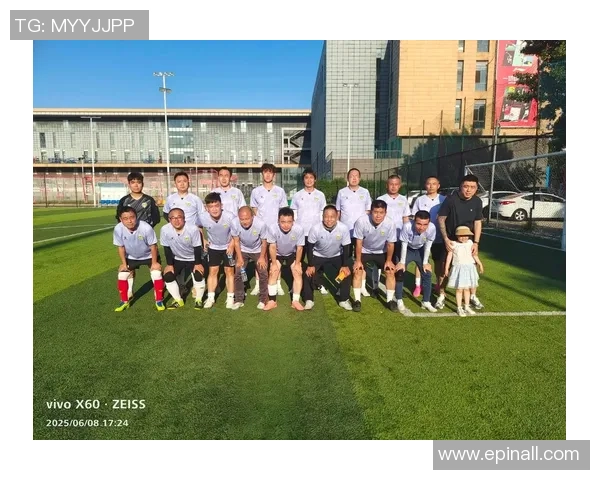 成都足球队与上海足球队赛后复盘分析力量对比与战术探讨