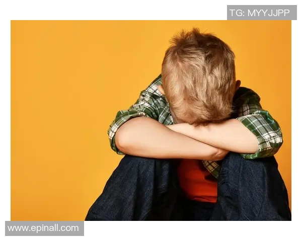 橙色头像下的足球明星男孩展现激情与梦想的完美结合