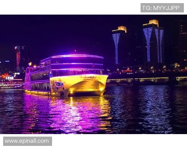 国外足球明星畅游上海夜景尽显魅力与风采的精彩瞬间